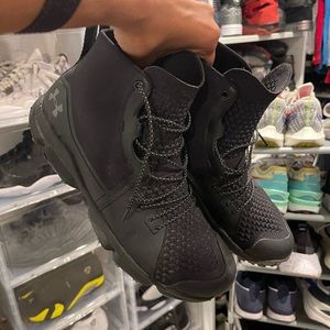 Mens Under Armour - Size 12